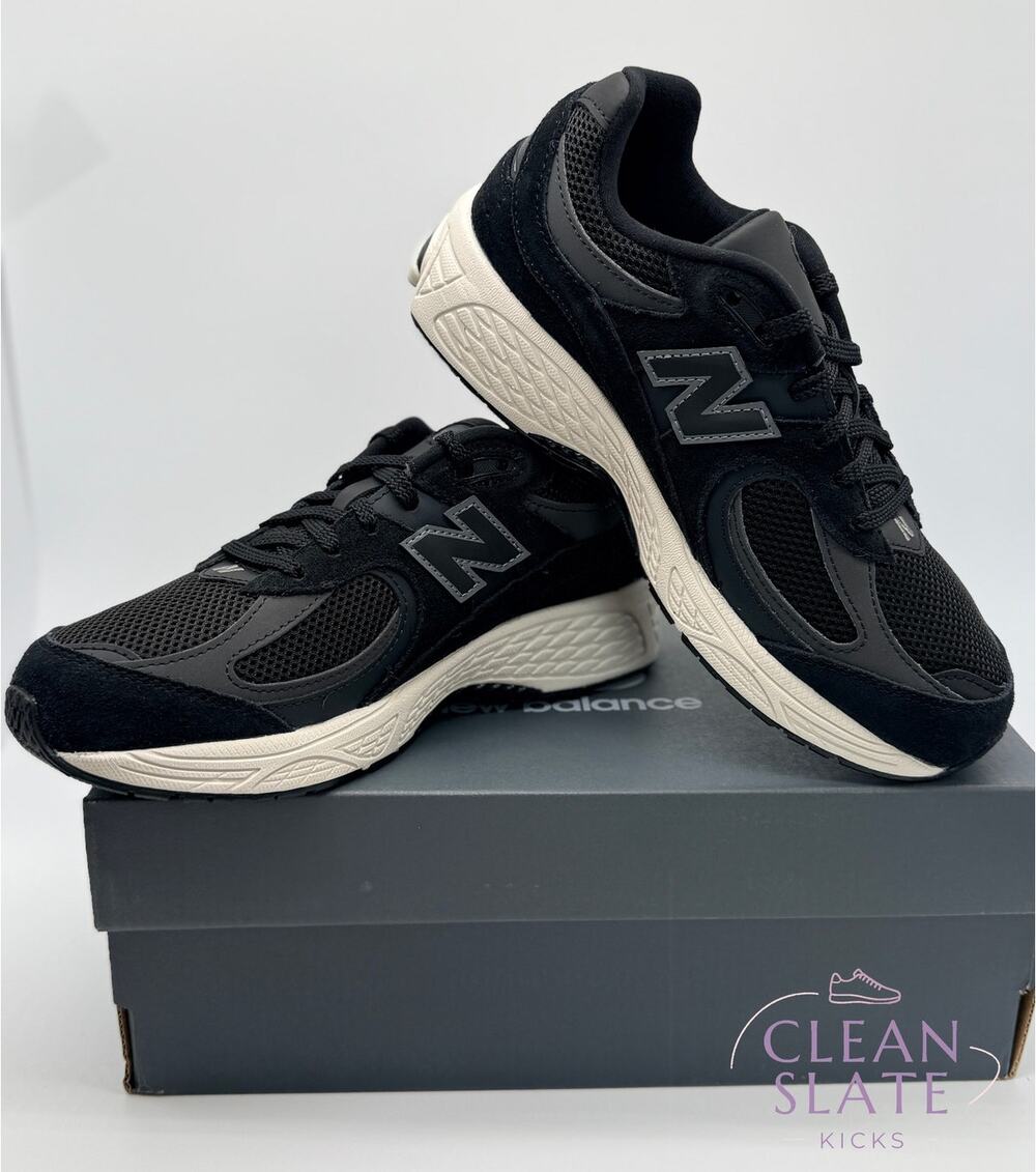 New Balance 2002R Black Kids Size 5 / Women's 6.5 NIB Suede Mesh